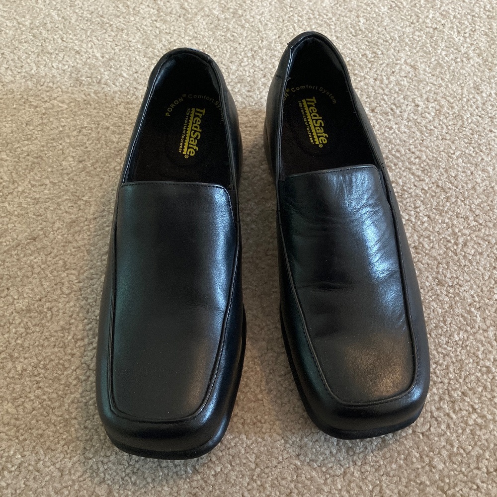 size 7, tred safe shoes, non slip bottoms - Picture 8 of 8